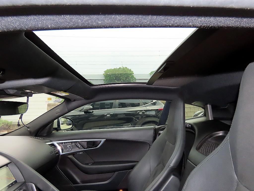 재규어 F-TYPE P300 쿠페 이미지 15