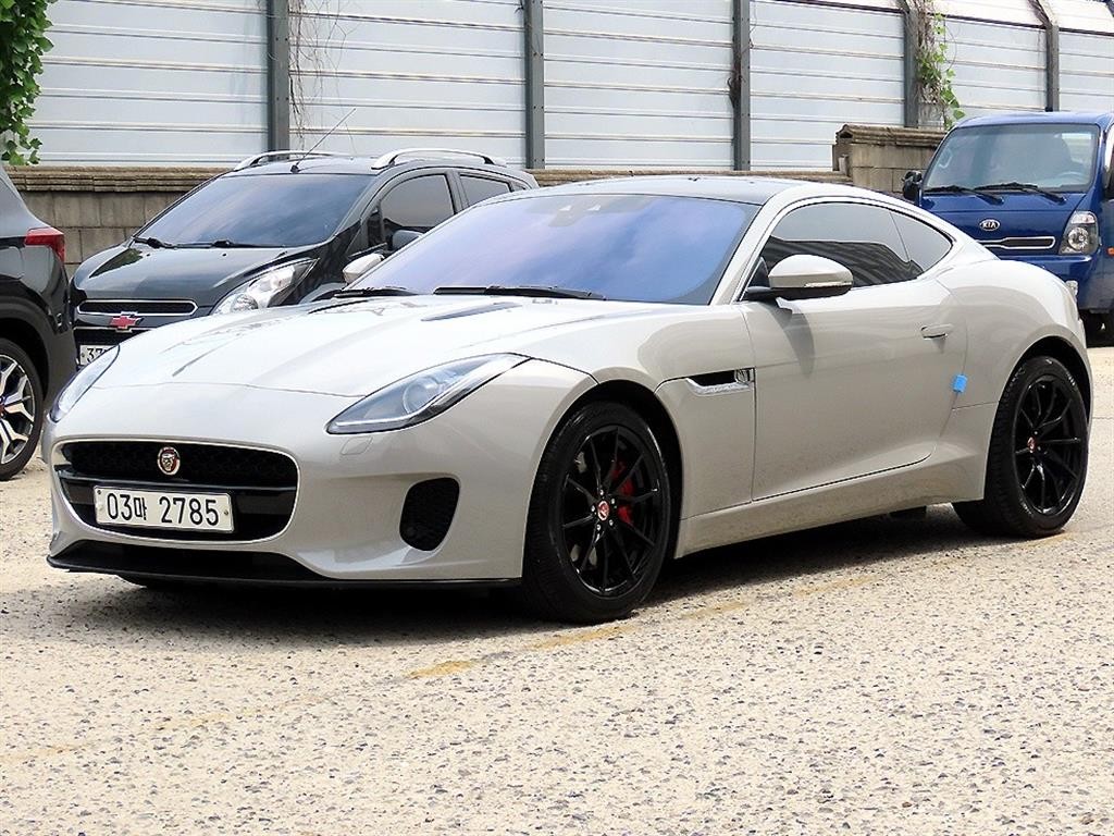 재규어 F-TYPE P300 쿠페 이미지 2