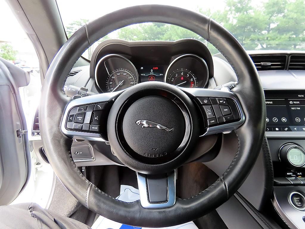 재규어 F-TYPE P300 쿠페 이미지 7