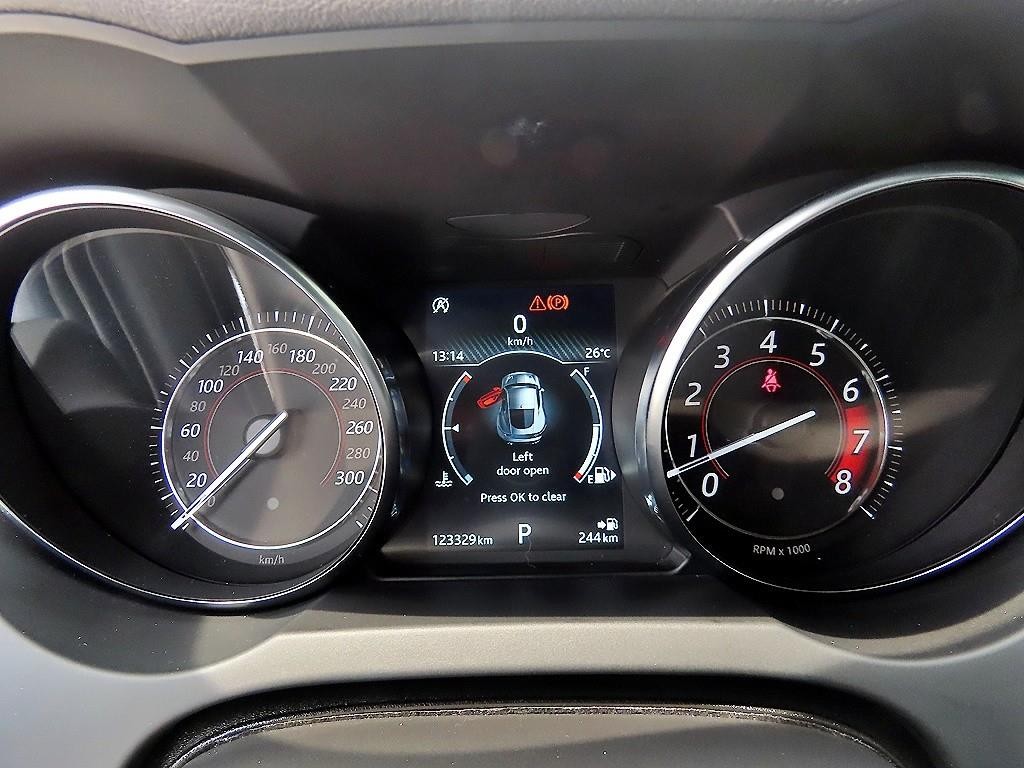 재규어 F-TYPE P300 쿠페 이미지 8