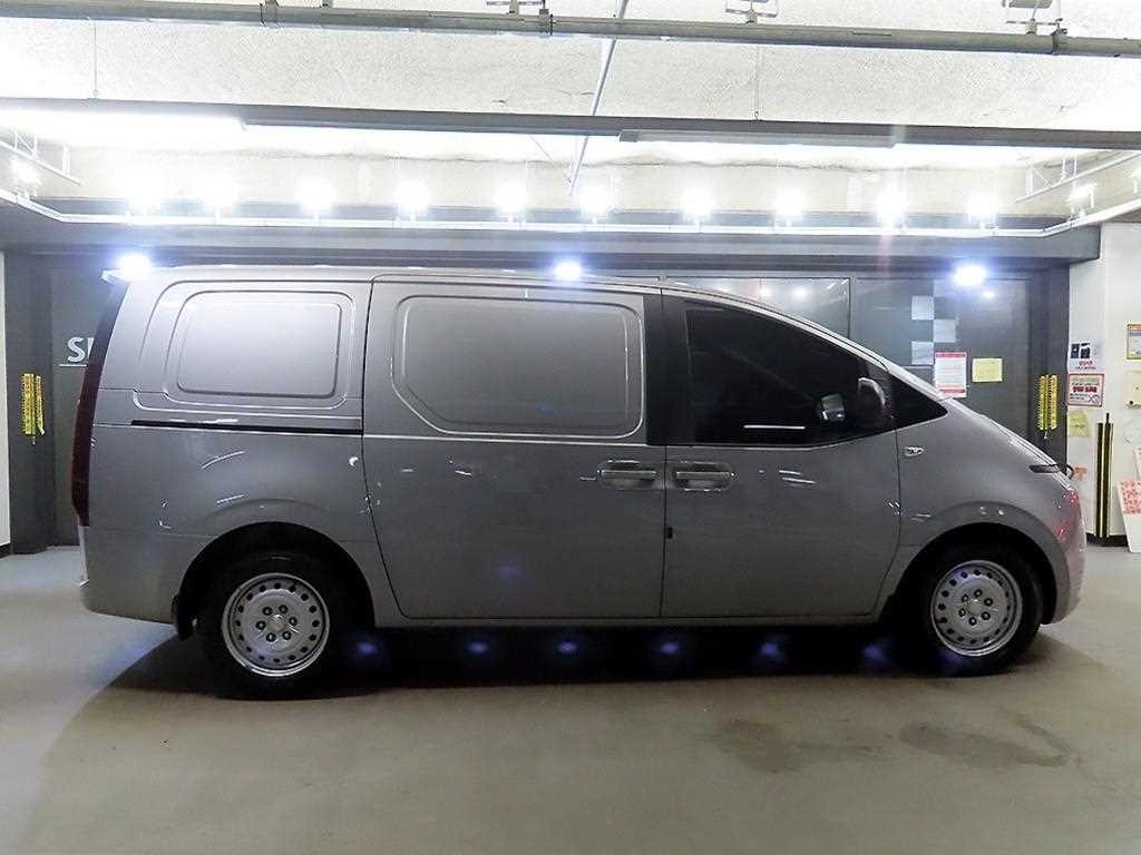 현대 스타리아 2WD 디젤 카고 스마트 3인승 이미지 3