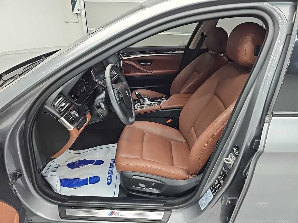 BMW 5시리즈 5시리즈 (F10) 520d xDrive M 에어로다이나믹 이미지 11