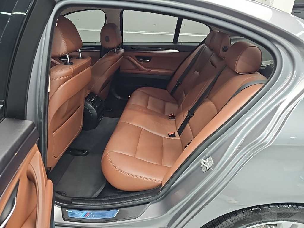 BMW 5시리즈 5시리즈 (F10) 520d xDrive M 에어로다이나믹 이미지 12