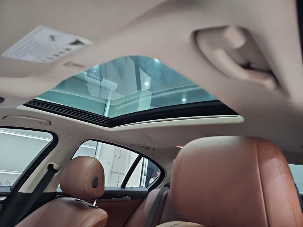 BMW 5시리즈 5시리즈 (F10) 520d xDrive M 에어로다이나믹 이미지 14