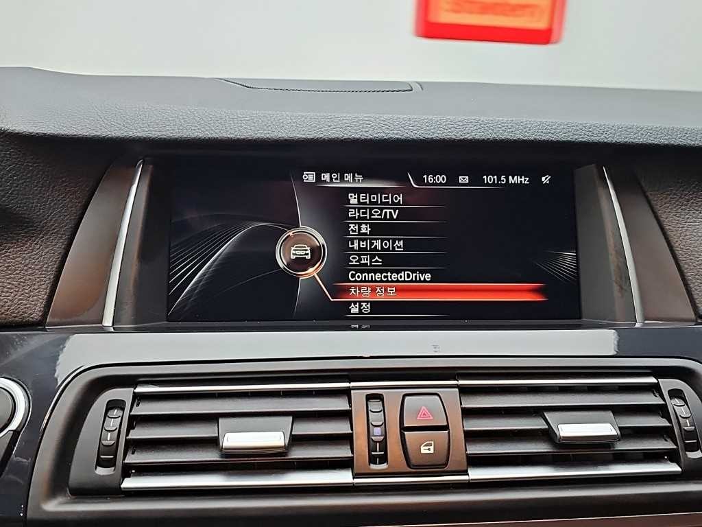 BMW 5시리즈 5시리즈 (F10) 520d xDrive M 에어로다이나믹 이미지 15