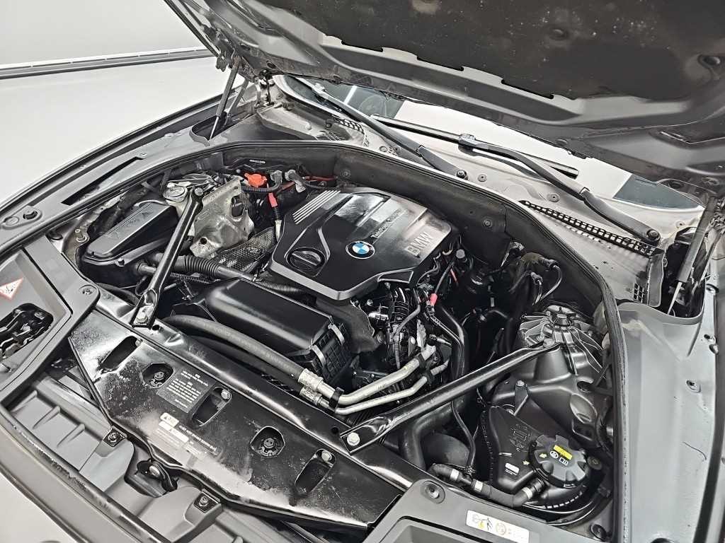 BMW 5시리즈 5시리즈 (F10) 520d xDrive M 에어로다이나믹 이미지 5