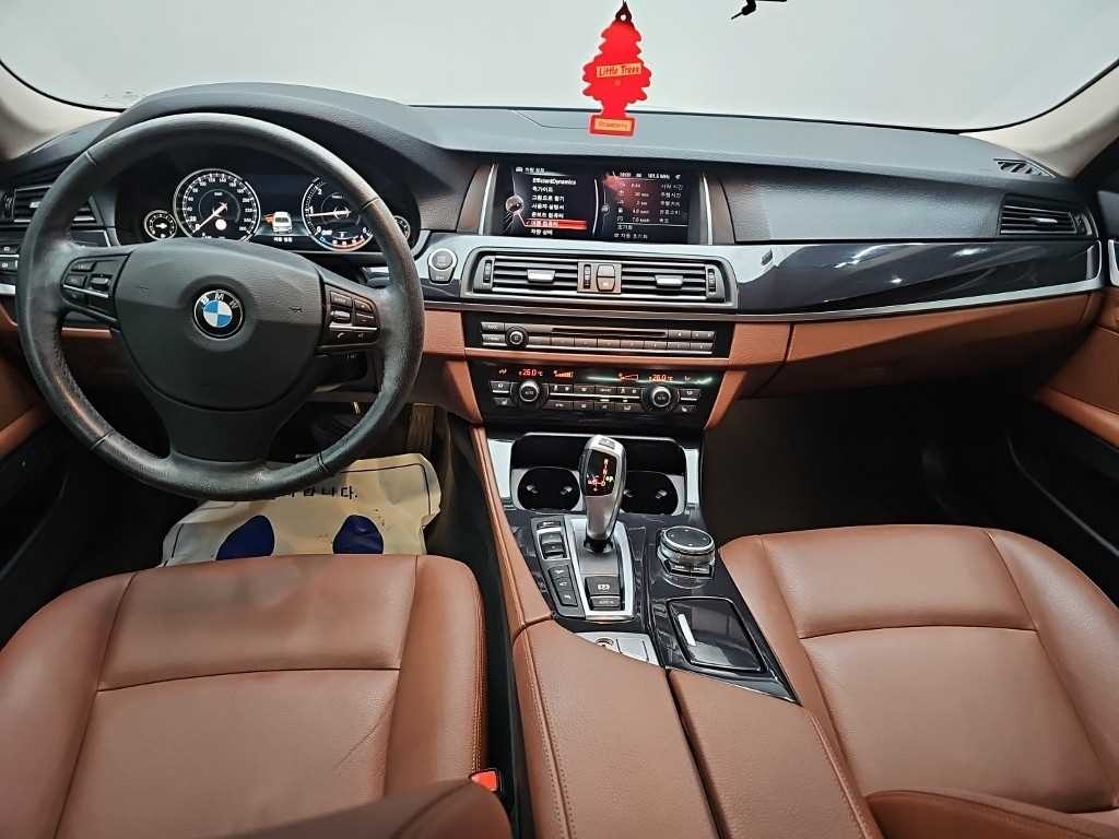 BMW 5시리즈 5시리즈 (F10) 520d xDrive M 에어로다이나믹 이미지 7