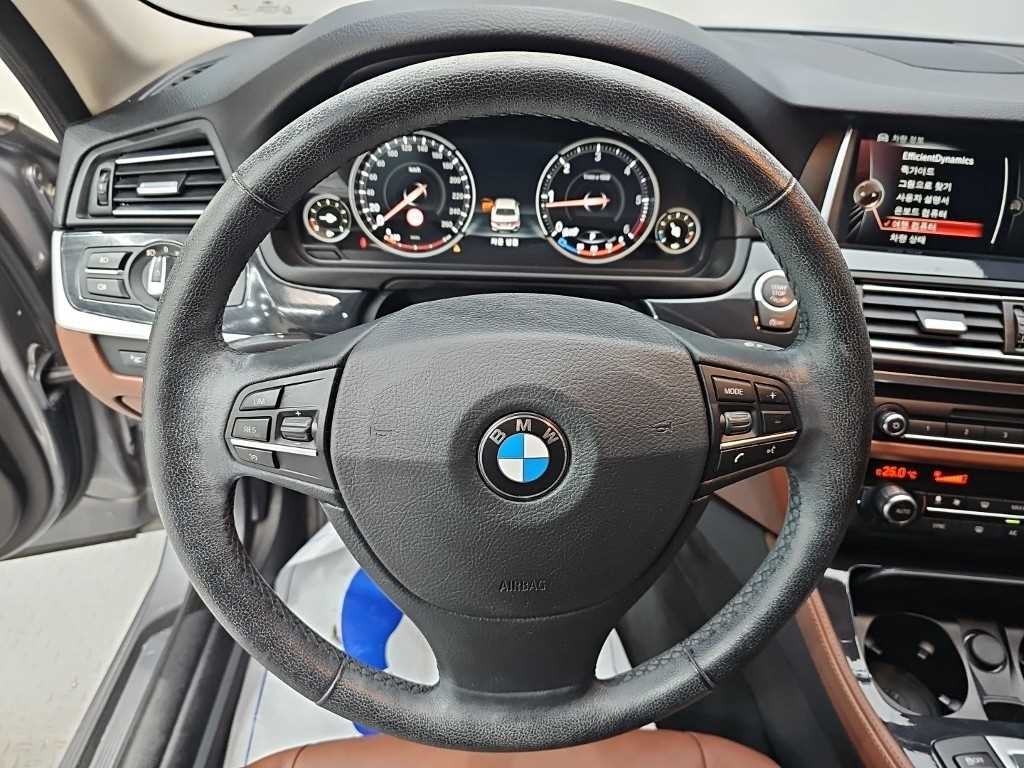 BMW 5시리즈 5시리즈 (F10) 520d xDrive M 에어로다이나믹 이미지 9