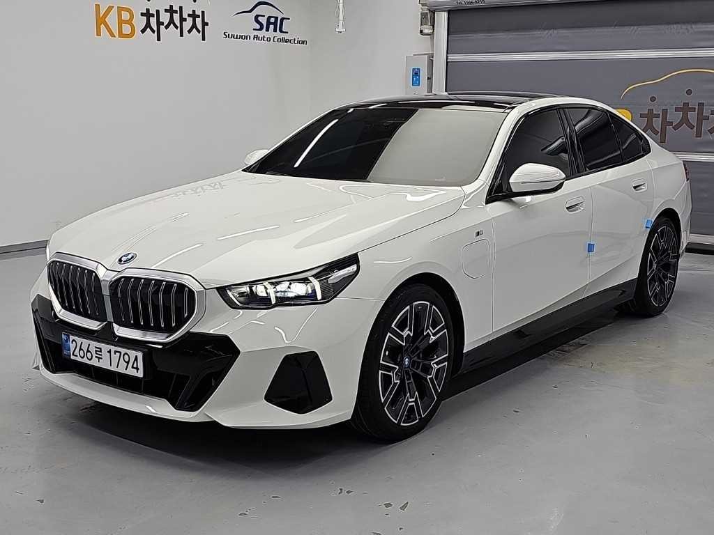 BMW 5시리즈 5시리즈 (G60) 530e M 스포츠 이미지 1
