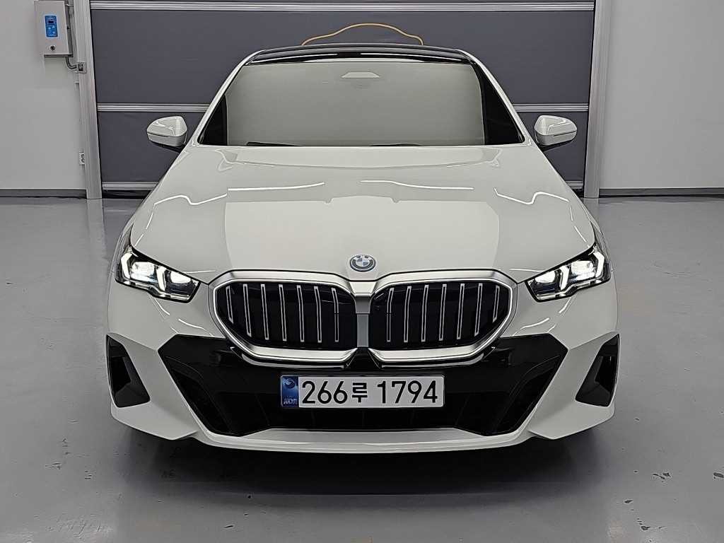 BMW 5시리즈 5시리즈 (G60) 530e M 스포츠 이미지 2