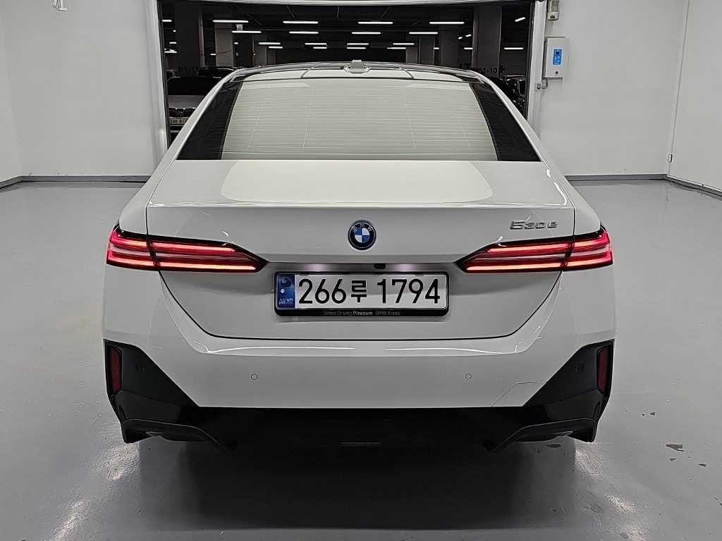BMW 5시리즈 5시리즈 (G60) 530e M 스포츠 이미지 3