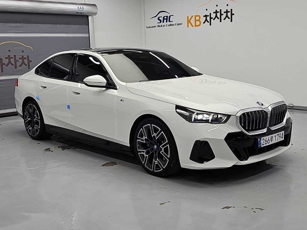 BMW 5시리즈 5시리즈 (G60) 530e M 스포츠 이미지 4
