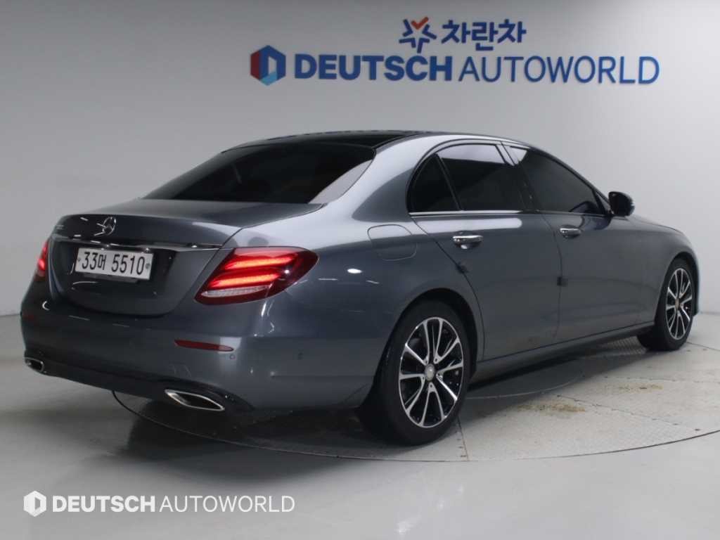 벤츠 E 클래스 E-클래스 W213 E300 아방가르드 이미지 2