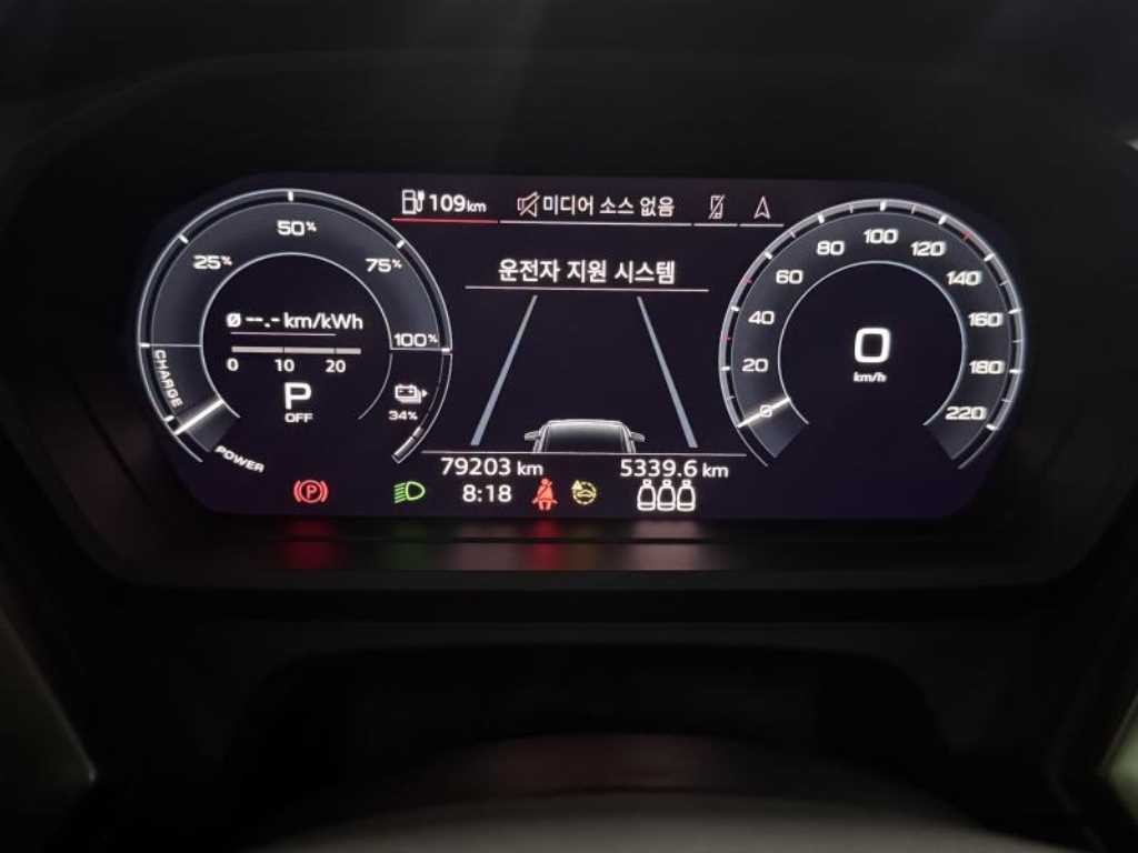 아우디 Q4 Q4 e-트론 40 프리미엄 이미지 6