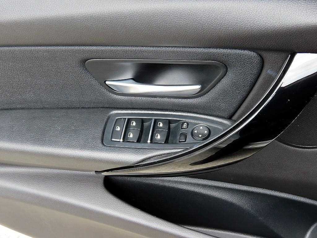 BMW 3시리즈 3시리즈 (F30) 320d 이미지 12