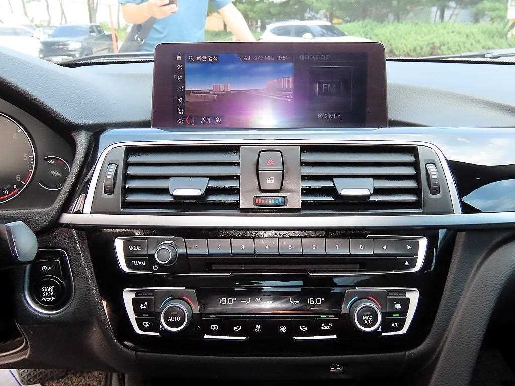 BMW 3시리즈 3시리즈 (F30) 320d 이미지 14
