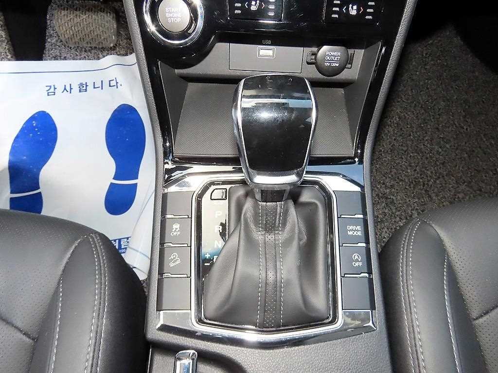 KG모빌리티(쌍용) 코란도 뷰티풀코란도 2WD 가솔린 1.5 C5 플러스 이미지 10