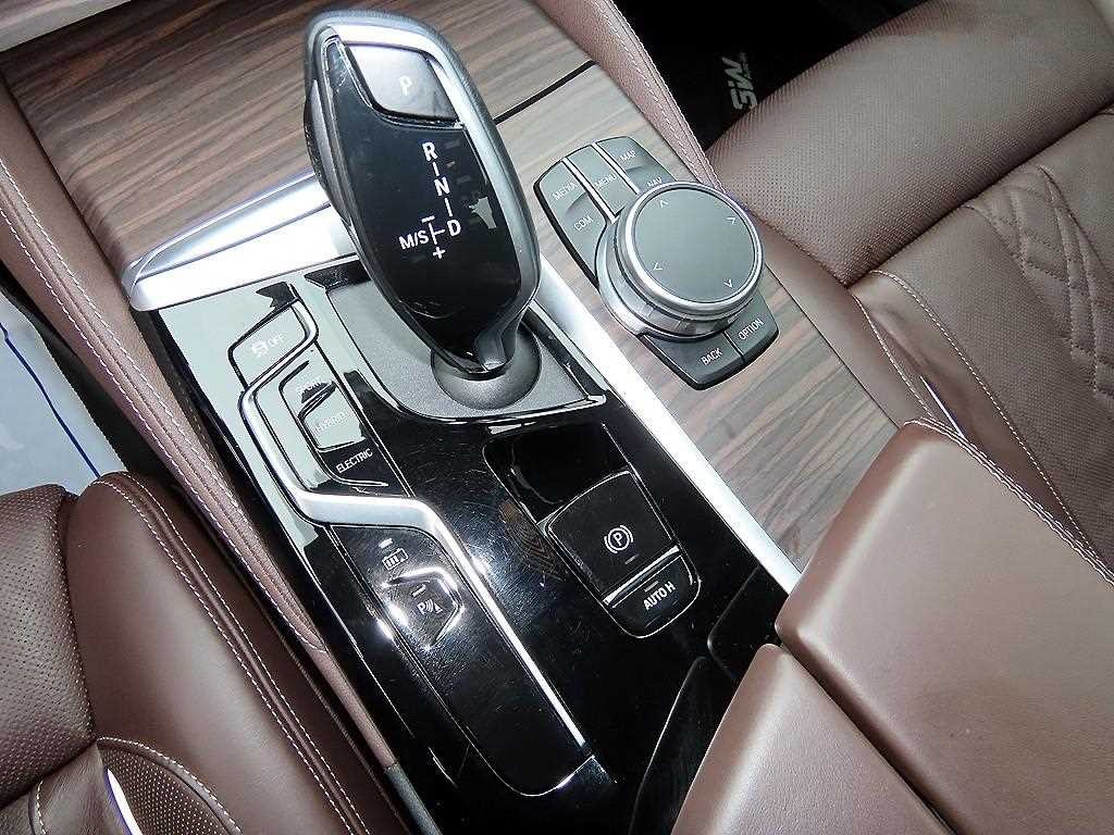 BMW 5시리즈 5시리즈 (G30) 530e M 스포츠 이미지 10