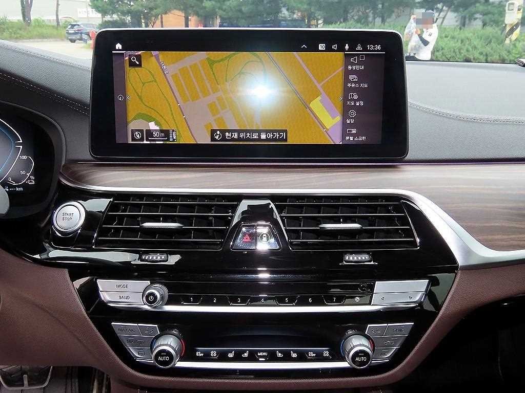 BMW 5시리즈 5시리즈 (G30) 530e M 스포츠 이미지 14