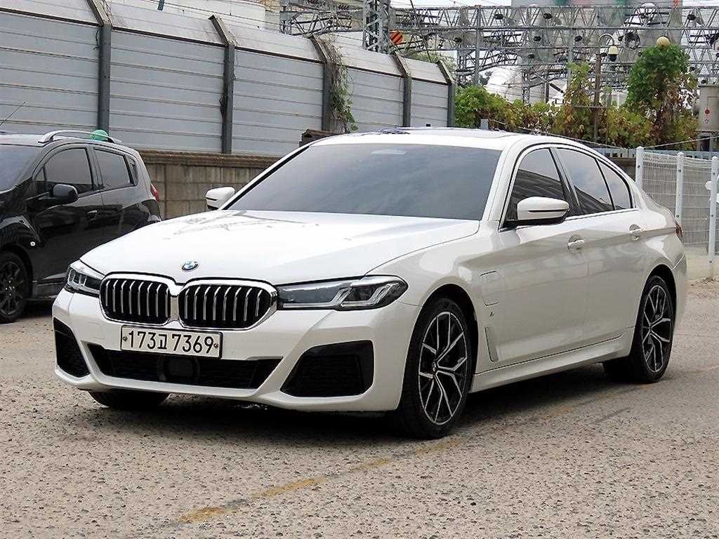 BMW 5시리즈 5시리즈 (G30) 530e M 스포츠 이미지 2