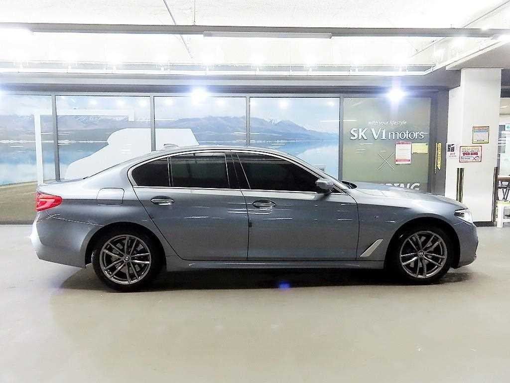 BMW 5시리즈 5시리즈 (G30) 530i xDrive M 스포츠 이미지 3