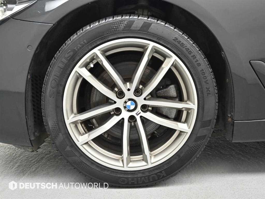 BMW 5시리즈 5시리즈 (G30) 520d M 스포츠 플러스 이미지 5