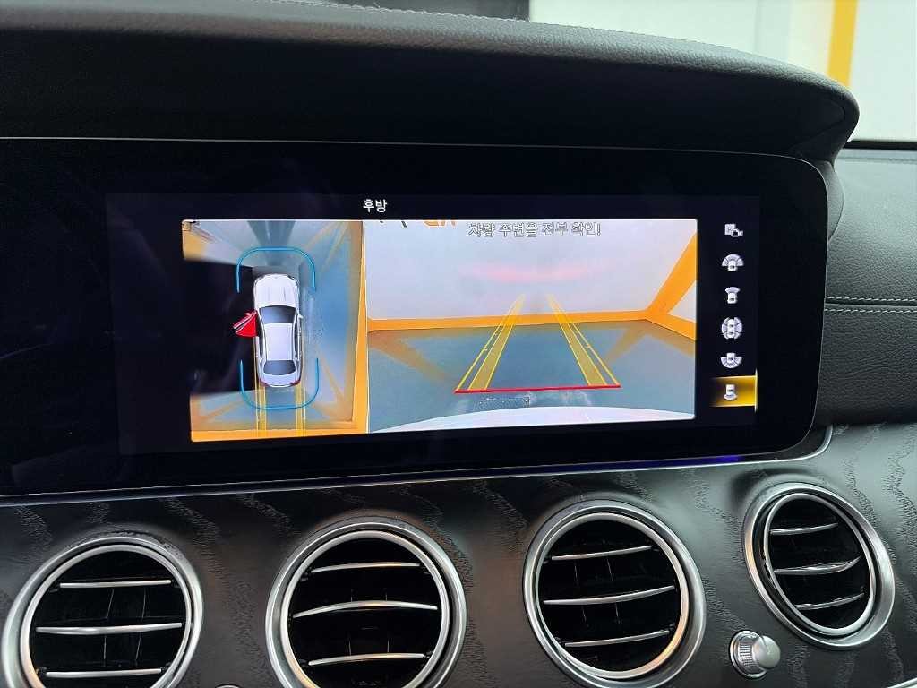 벤츠 E 클래스 E-클래스 W213 E220d 4MATIC AMG라인 이미지 17