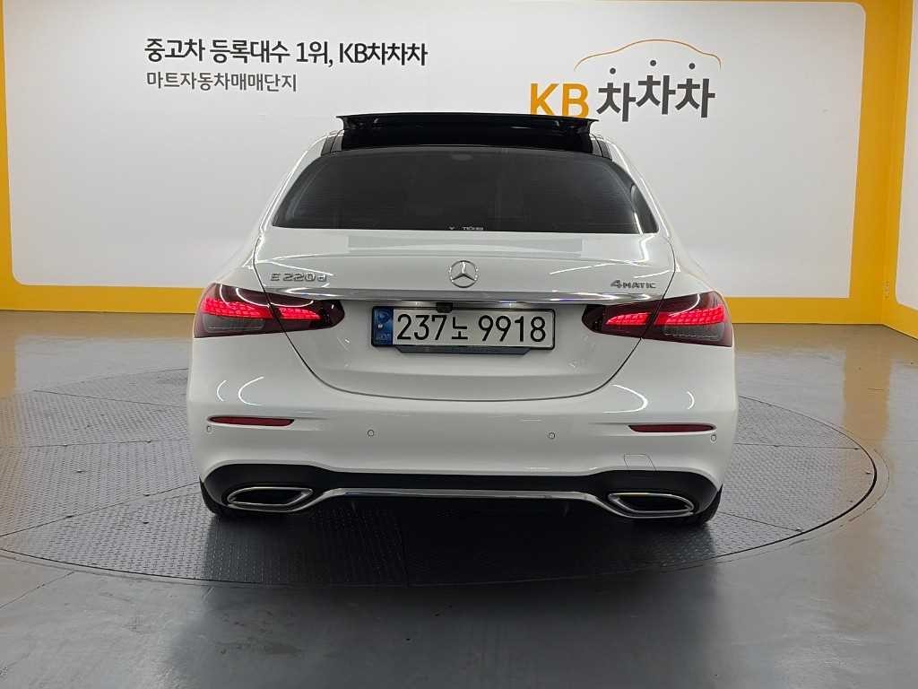 벤츠 E 클래스 E-클래스 W213 E220d 4MATIC AMG라인 이미지 3