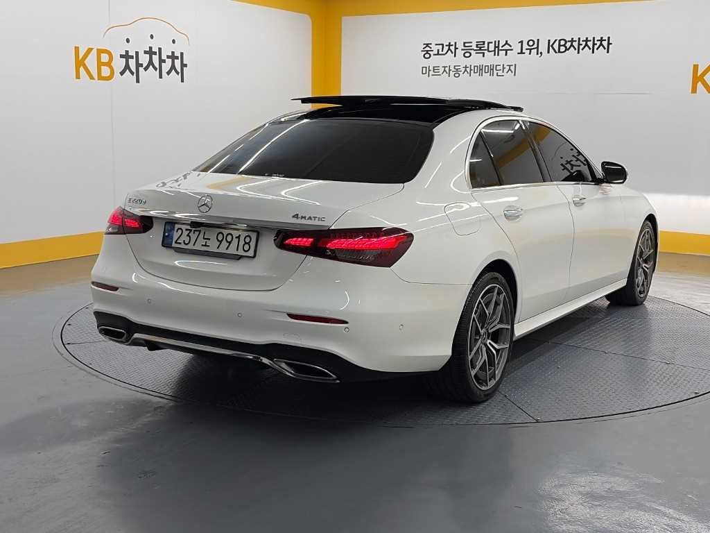 벤츠 E 클래스 E-클래스 W213 E220d 4MATIC AMG라인 이미지 4
