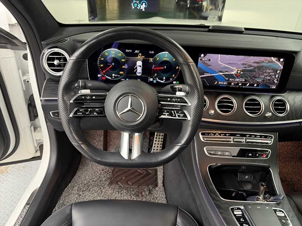 벤츠 E 클래스 E-클래스 W213 E220d 4MATIC AMG라인 이미지 9