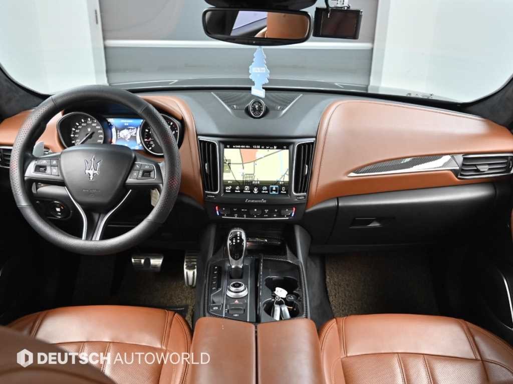 마세라티 르반떼 3.0 S AWD 이미지 8