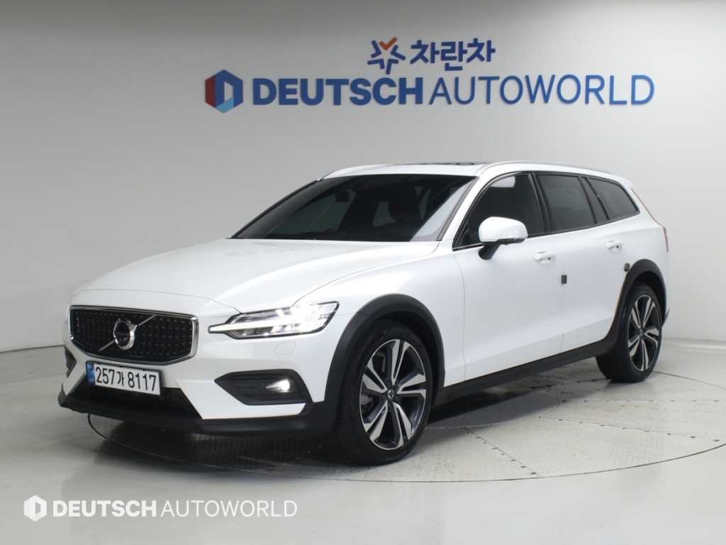 볼보 V60 V60 크로스 컨트리 2세대 2.0 B5 프로 AWD 이미지 1