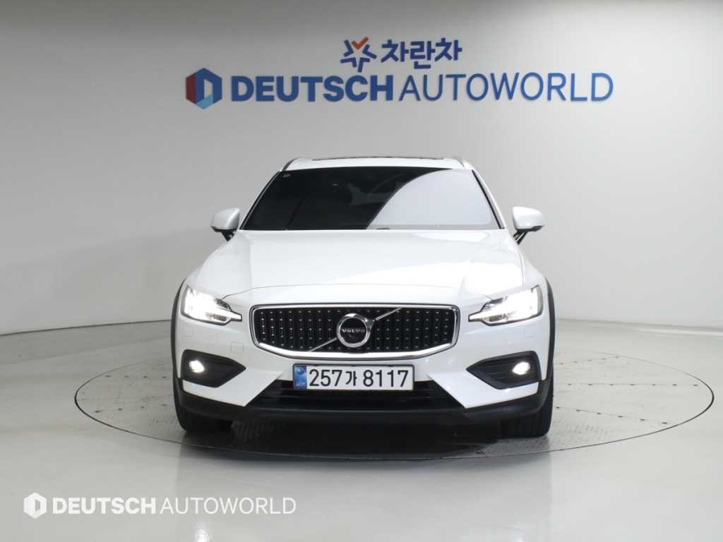 볼보 V60 V60 크로스 컨트리 2세대 2.0 B5 프로 AWD 이미지 3