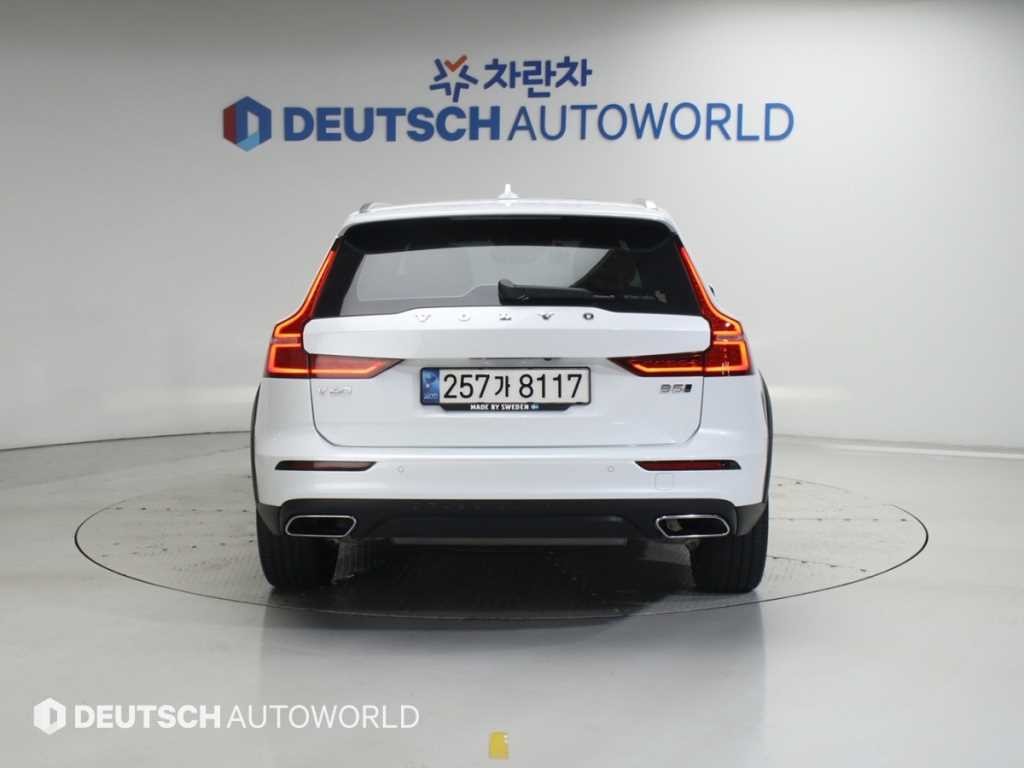 볼보 V60 V60 크로스 컨트리 2세대 2.0 B5 프로 AWD 이미지 4