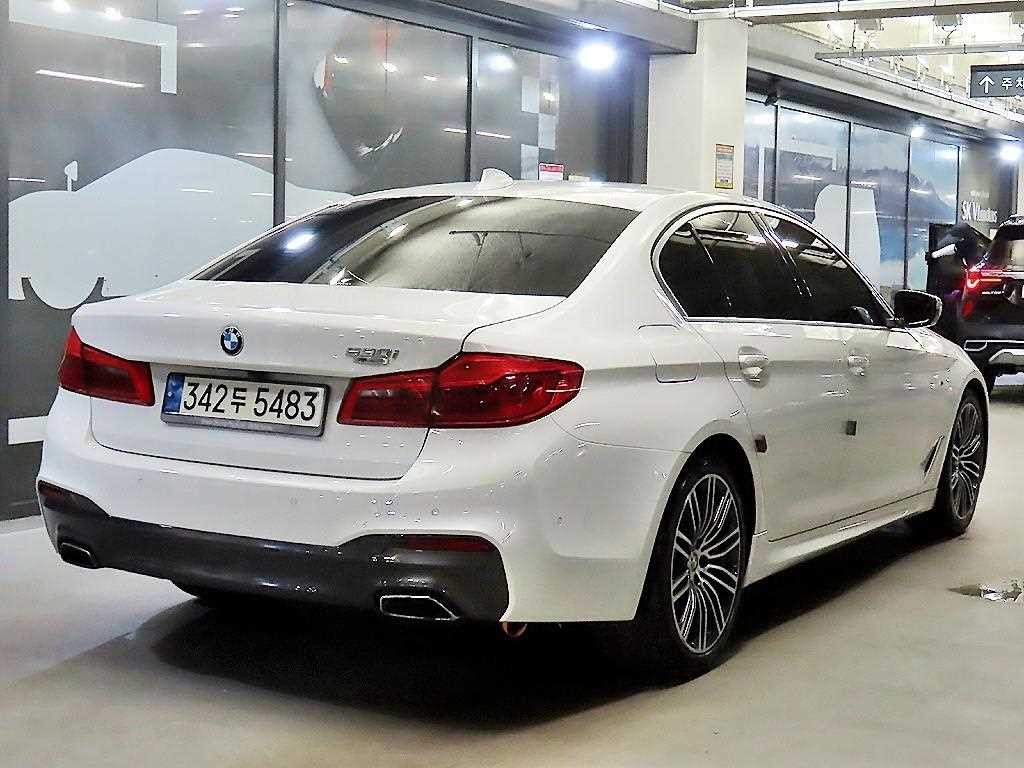 BMW 5시리즈 5시리즈 (G30) 530i M 스포츠 플러스 이미지 4