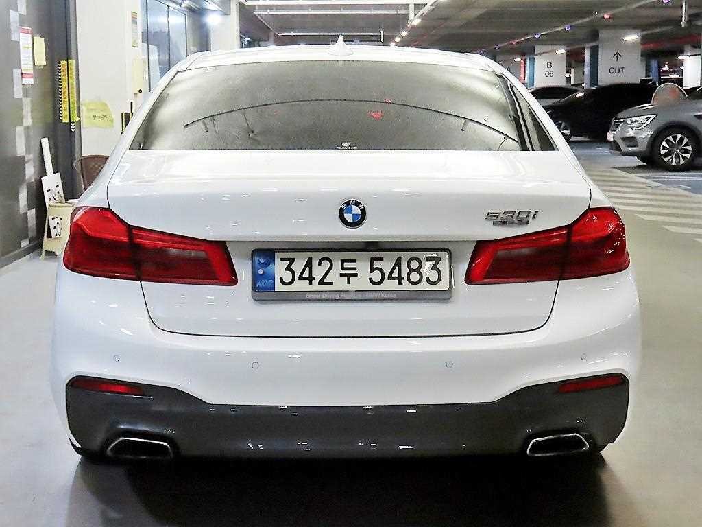 BMW 5시리즈 5시리즈 (G30) 530i M 스포츠 플러스 이미지 5