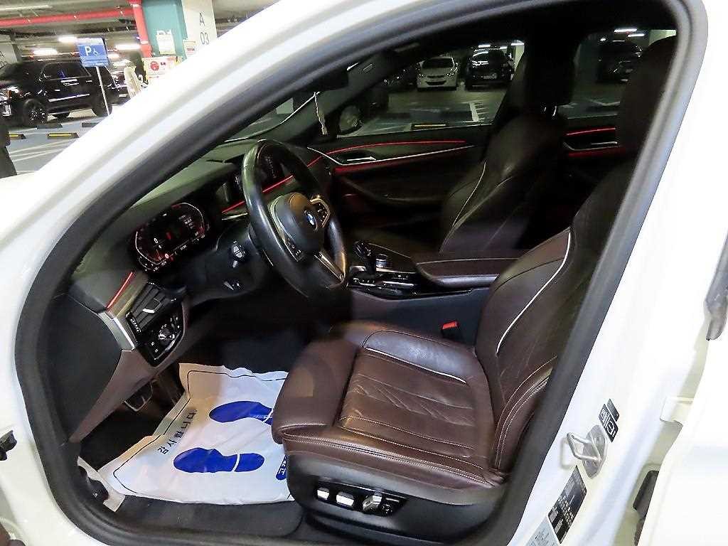 BMW 5시리즈 5시리즈 (G30) 530i M 스포츠 플러스 이미지 6