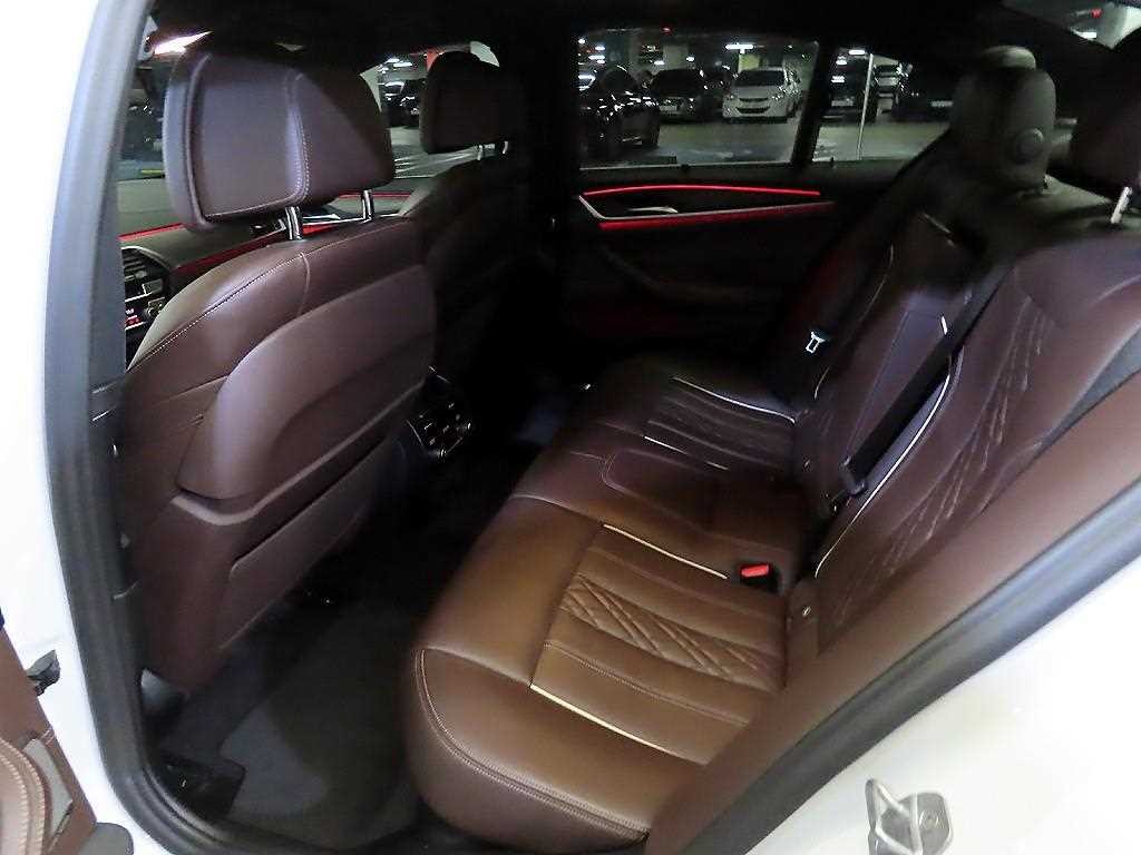 BMW 5시리즈 5시리즈 (G30) 530i M 스포츠 플러스 이미지 7