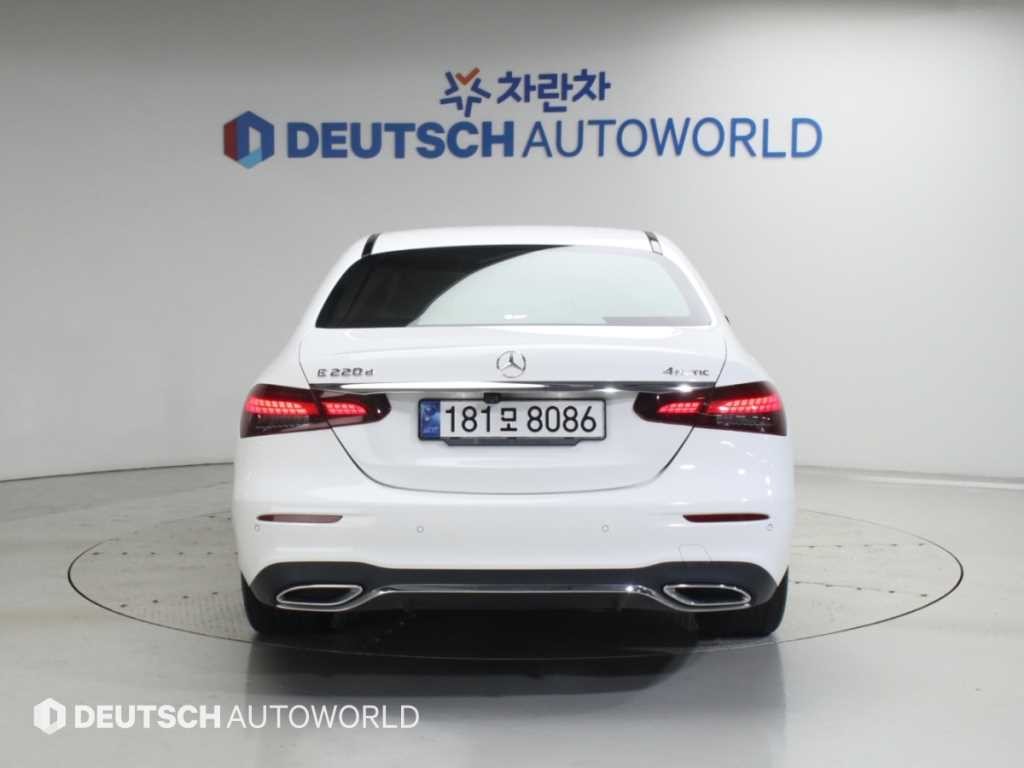 벤츠 E 클래스 E-클래스 W213 E220d 4MATIC AMG라인 이미지 4