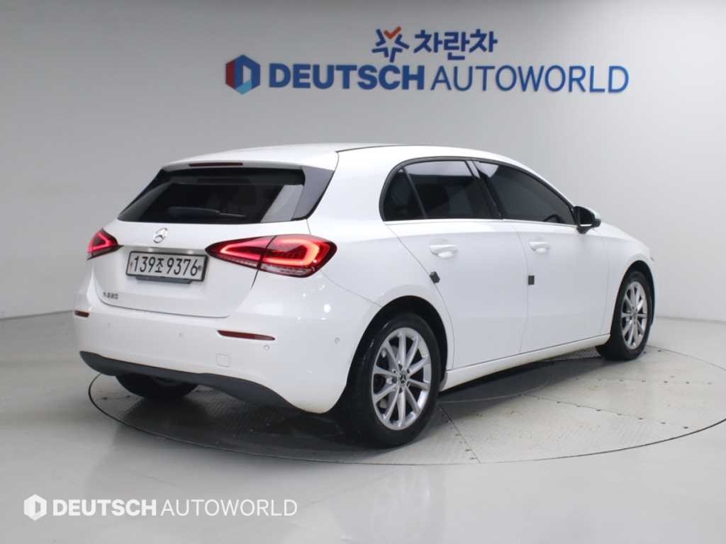 벤츠 A 클래스 A클래스 W177 A220 해치백 이미지 2