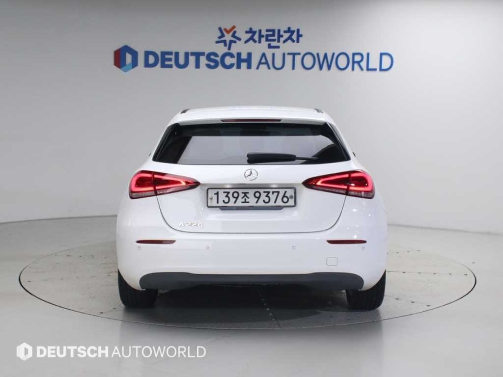 벤츠 A 클래스 A클래스 W177 A220 해치백 이미지 4