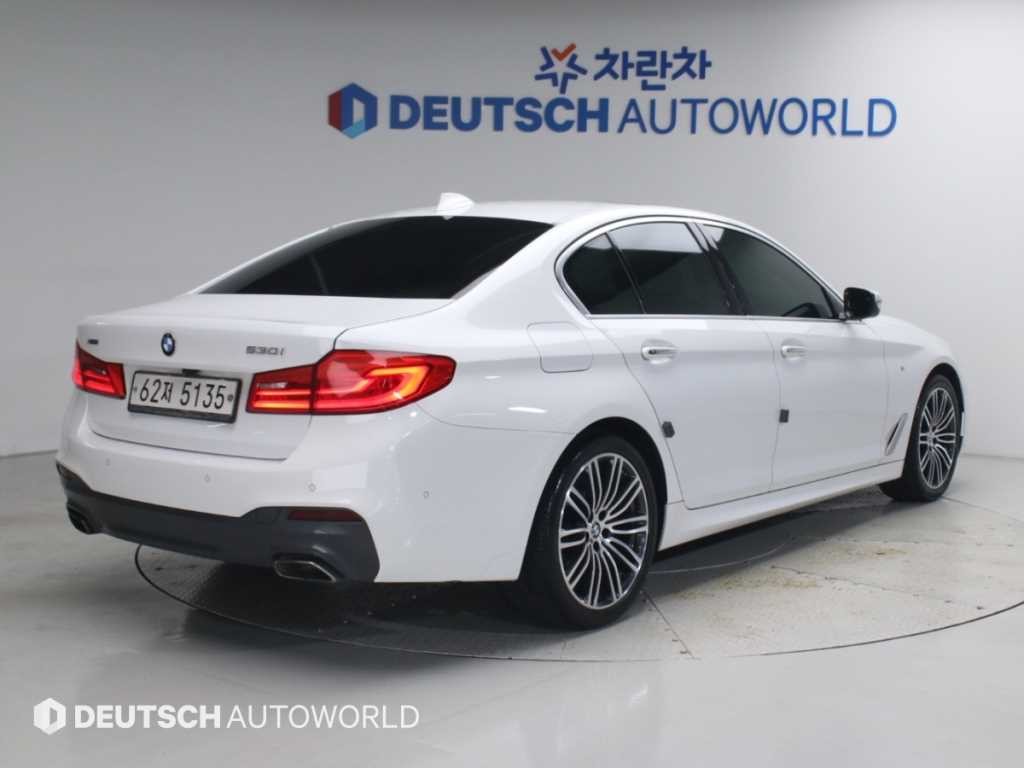 BMW 5시리즈 5시리즈 (G30) 530i xDrive M 스포츠 이미지 2
