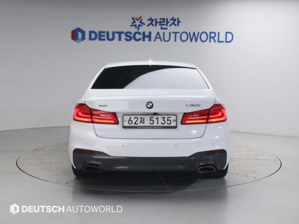 BMW 5시리즈 5시리즈 (G30) 530i xDrive M 스포츠 이미지 4