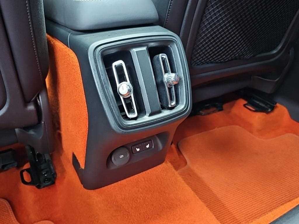 볼보 XC40 T4 4WD R-디자인 이미지 13