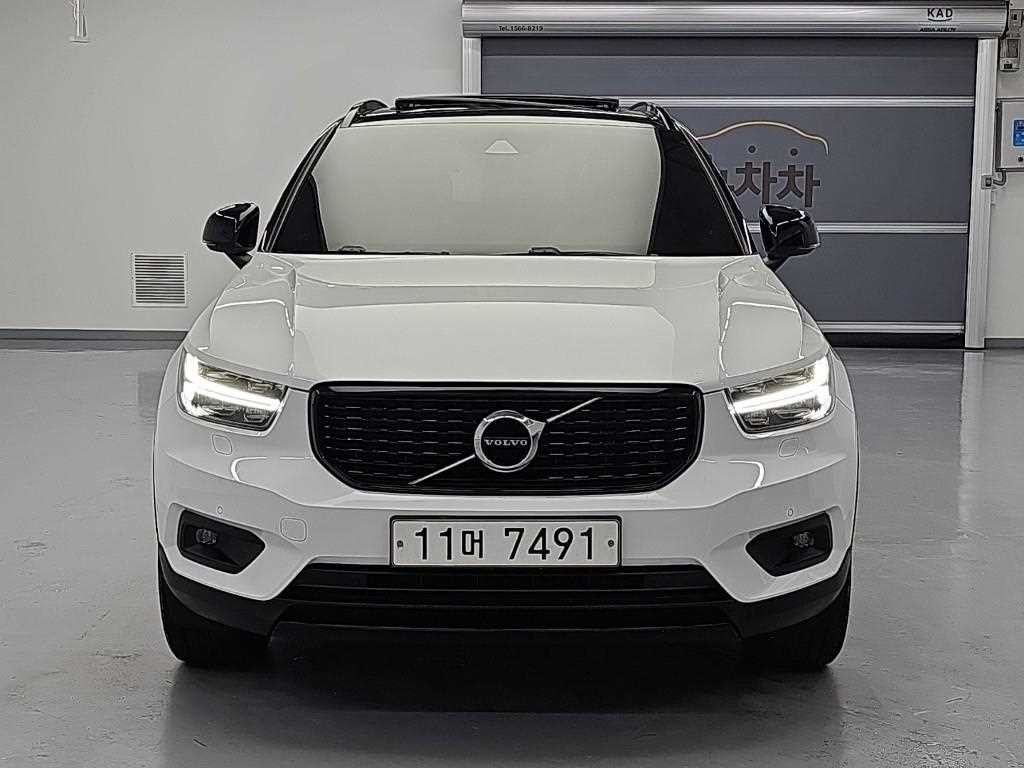 볼보 XC40 T4 4WD R-디자인 이미지 2