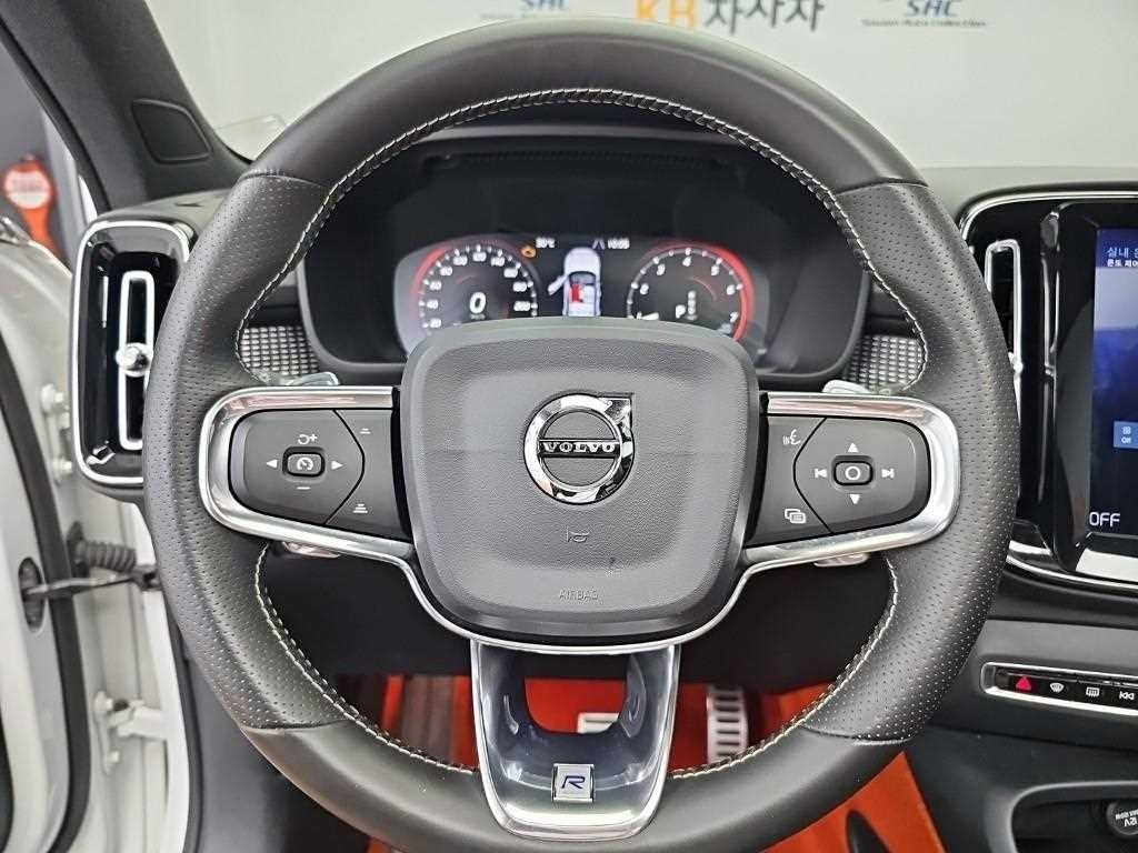볼보 XC40 T4 4WD R-디자인 이미지 9