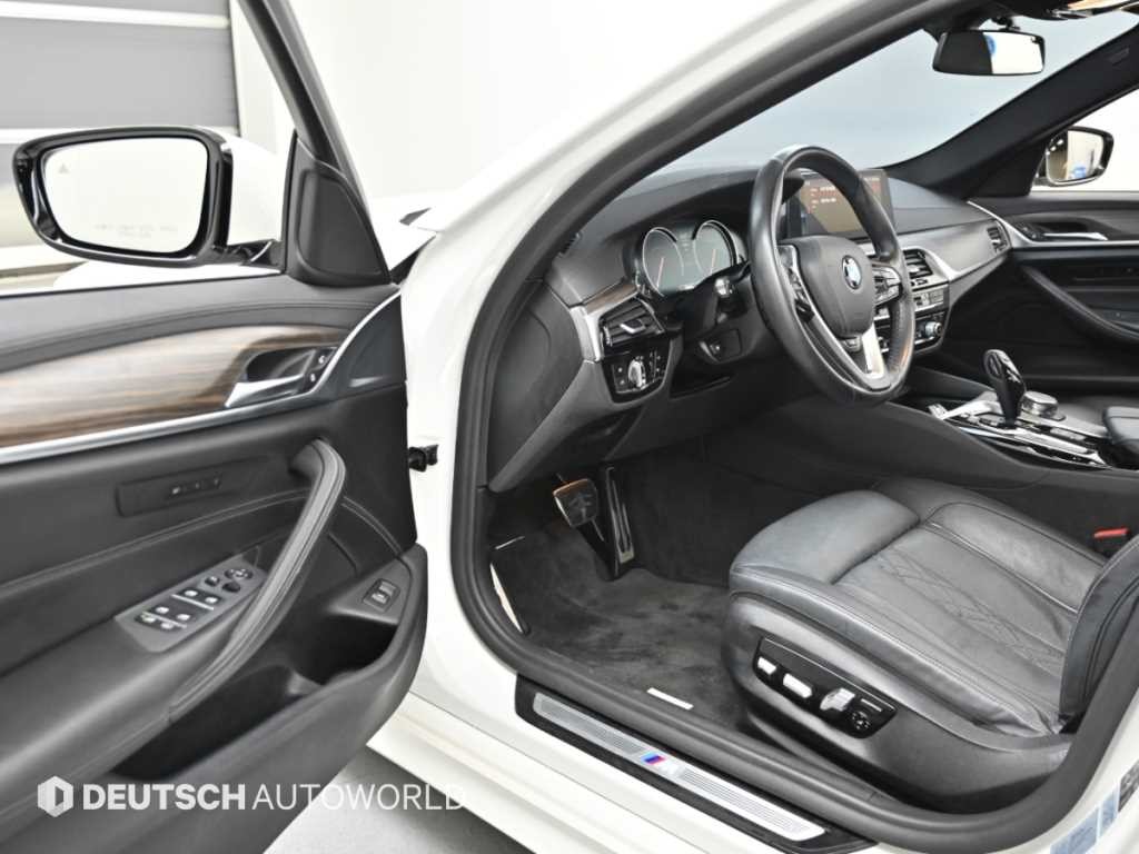 BMW 5시리즈 5시리즈 (G30) 530i xDrive M 스포츠 플러스 이미지 11