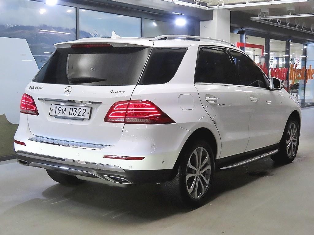 벤츠 GLE 클래스 GLE 클래스 W166 GLE 250 d 4MATIC 이미지 4