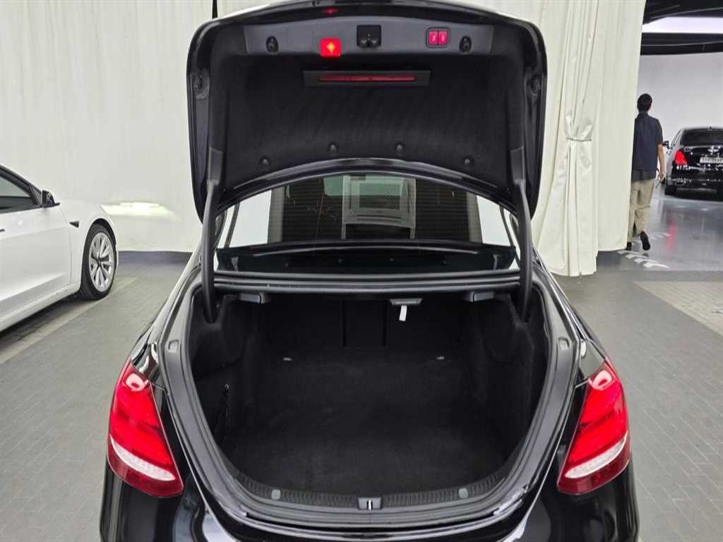 벤츠 E 클래스 E-클래스 W213 E300 4MATIC 아방가르드 이미지 18