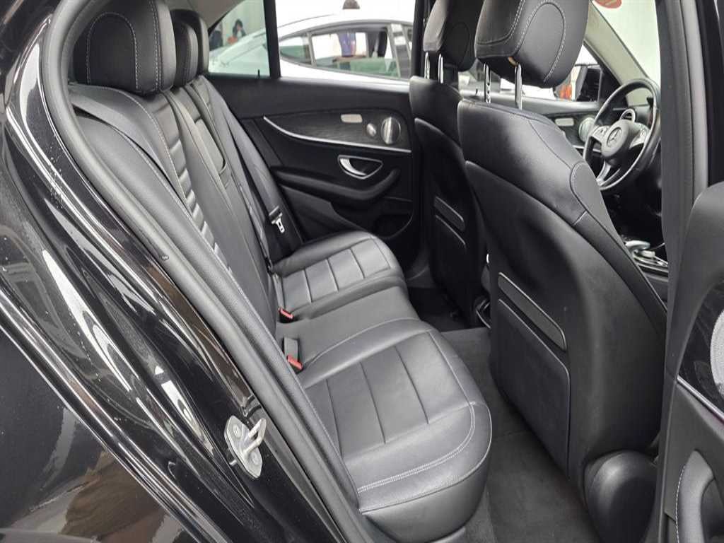 벤츠 E 클래스 E-클래스 W213 E300 4MATIC 아방가르드 이미지 7